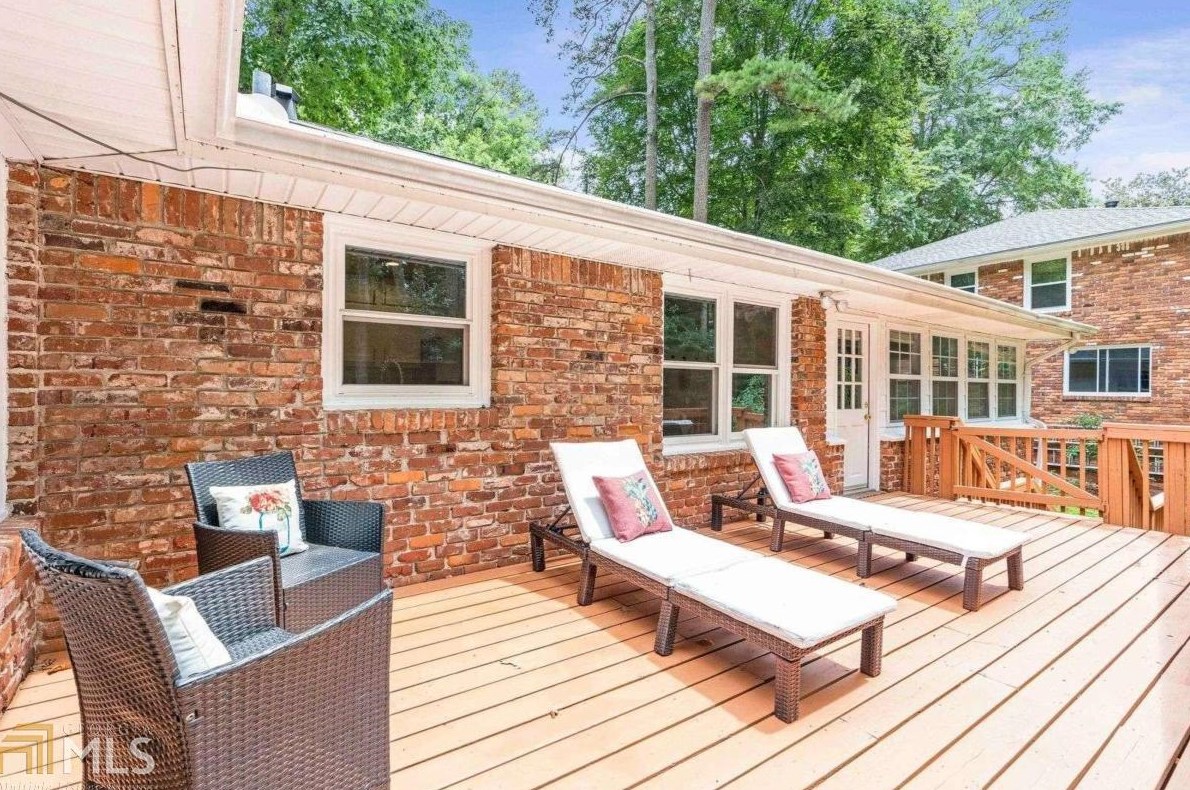 100 Wyndham Dr, Atlanta GA  30328-2045 exterior
