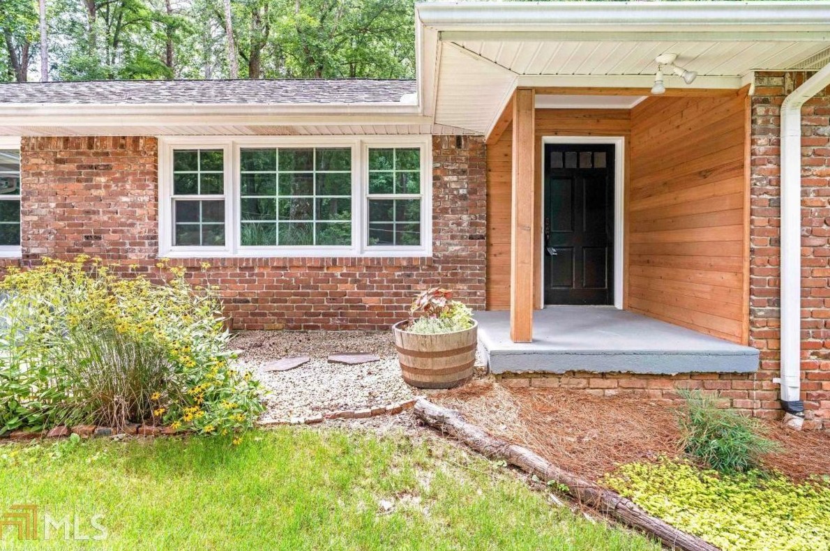 100 Wyndham Dr, Atlanta GA  30328-2045 exterior