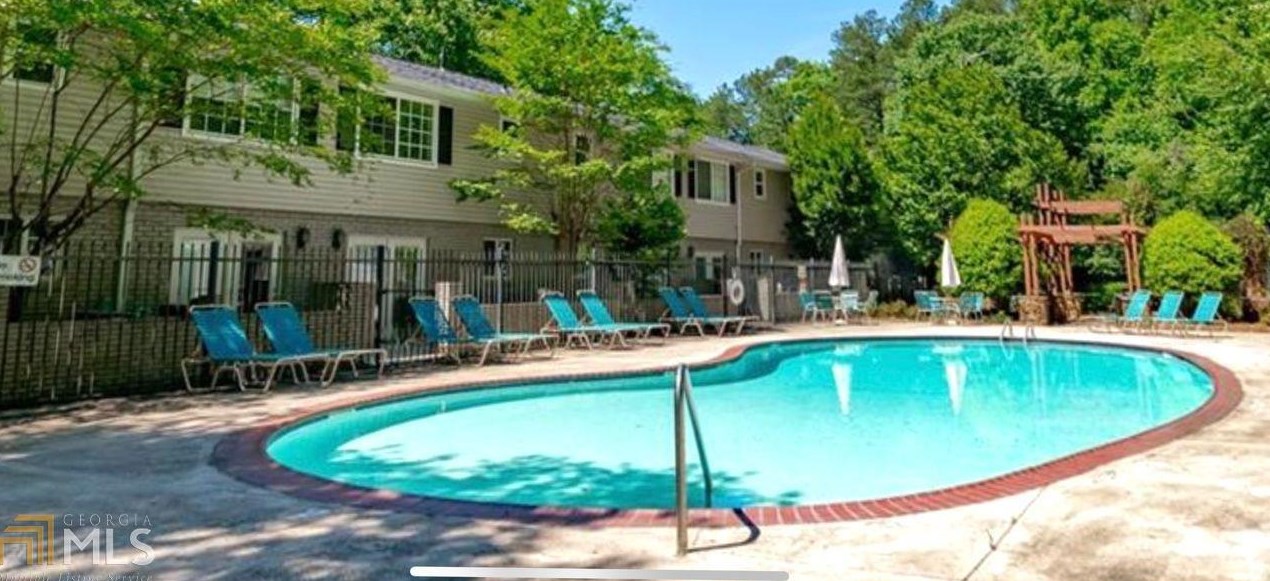 6940 Roswell Rd, Atlanta GA  30328-2205 exterior