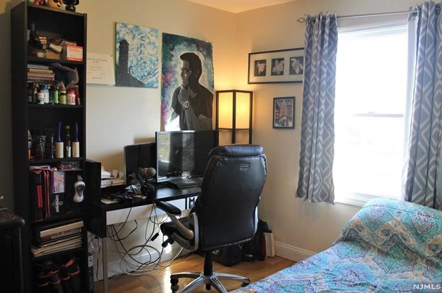 435 Hillside Ave, Saddle Brook NJ 07663-6137 exterior