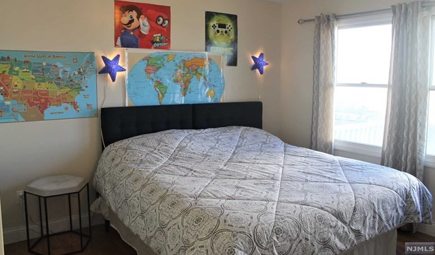 435 Hillside Ave, Saddle Brook NJ 07663-6137 exterior