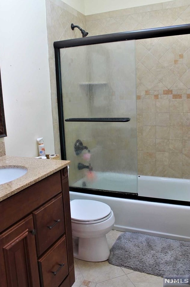 435 Hillside Ave, Saddle Brook NJ 07663-6137 exterior