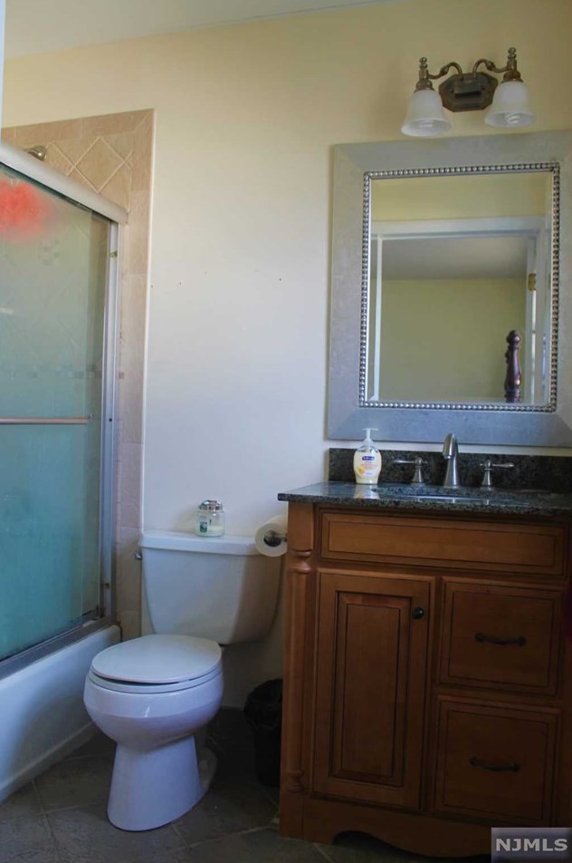 435 Hillside Ave, Saddle Brook NJ 07663-6137 exterior