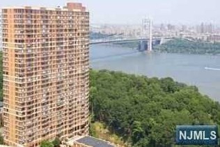 100 Old Palisade Rd, West Fort Lee NJ  07024-7064 exterior