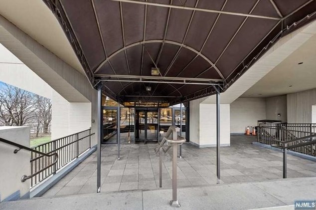 5 Horizon Rd, West Fort Lee NJ 07024-6602 exterior