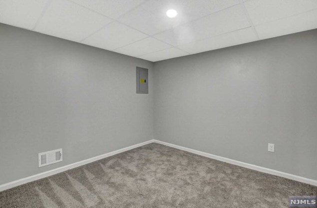 8 Holiday Ct, Westwood NJ 07675-5708 exterior