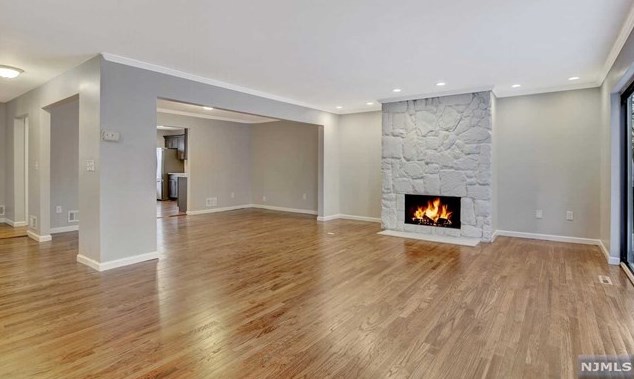 8 Holiday Ct, Westwood NJ 07675-5708 exterior