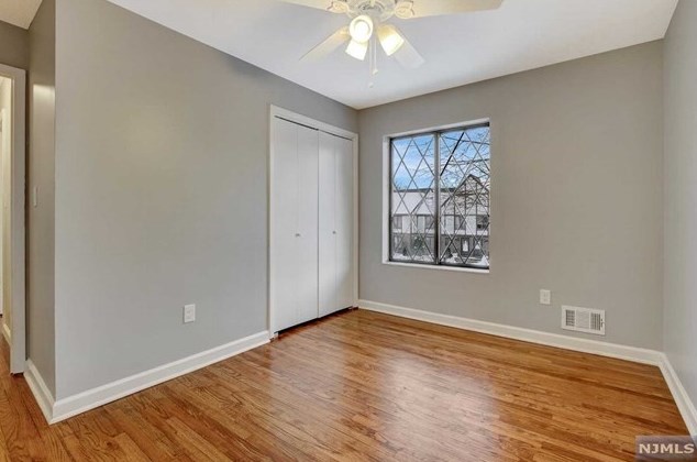 8 Holiday Ct, Westwood NJ 07675-5708 exterior