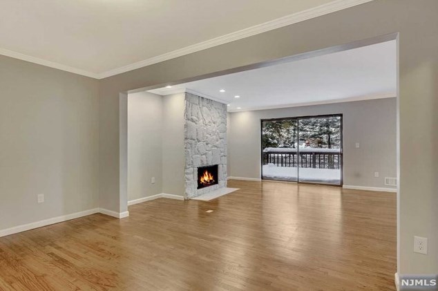 8 Holiday Ct, Westwood NJ 07675-5708 exterior