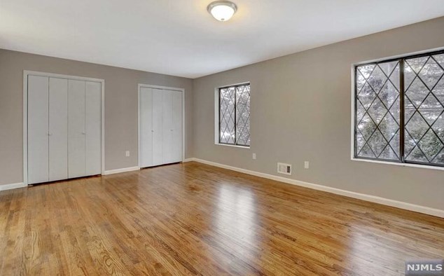 8 Holiday Ct, Westwood NJ 07675-5708 exterior