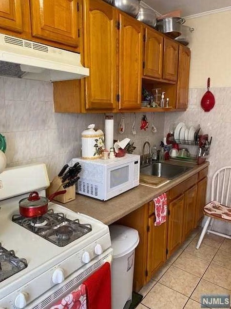 164 Clendenny Ave, Jersey City NJ 07304-1201 exterior