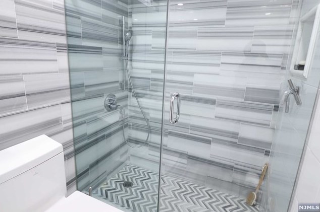 1600 Center Ave, West Fort Lee NJ  07024-4731 exterior