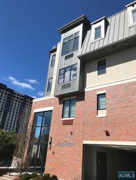 461 Palisades Blvd, West Fort Lee NJ  07024-1733 exterior