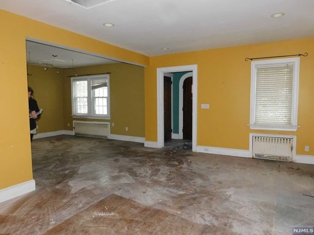 52 Burlington Rd, Tenafly NJ 07670-2502 exterior