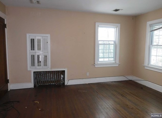 52 Burlington Rd, Tenafly NJ 07670-2502 exterior