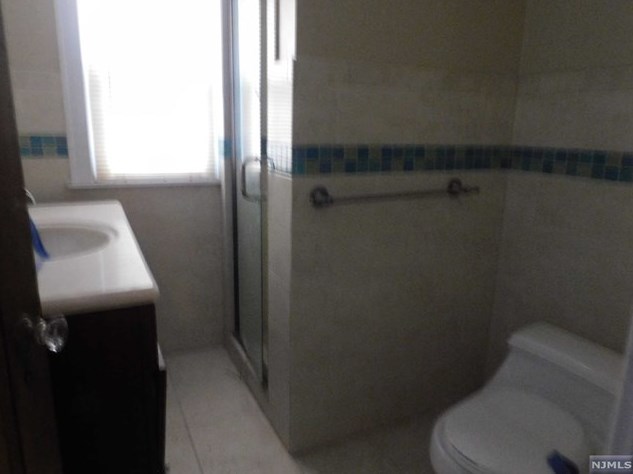 52 Burlington Rd, Tenafly NJ 07670-2502 exterior