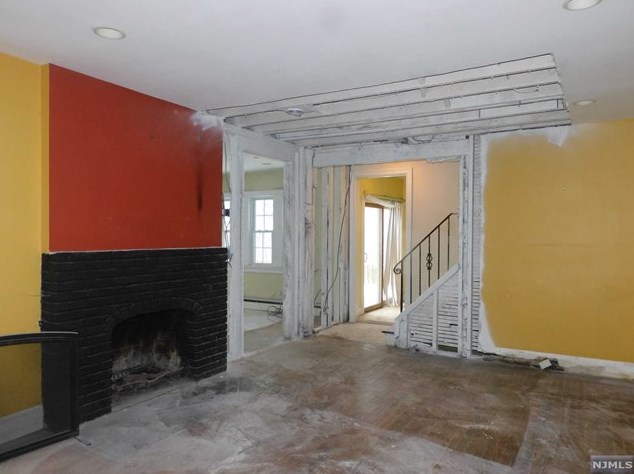 52 Burlington Rd, Tenafly NJ 07670-2502 exterior