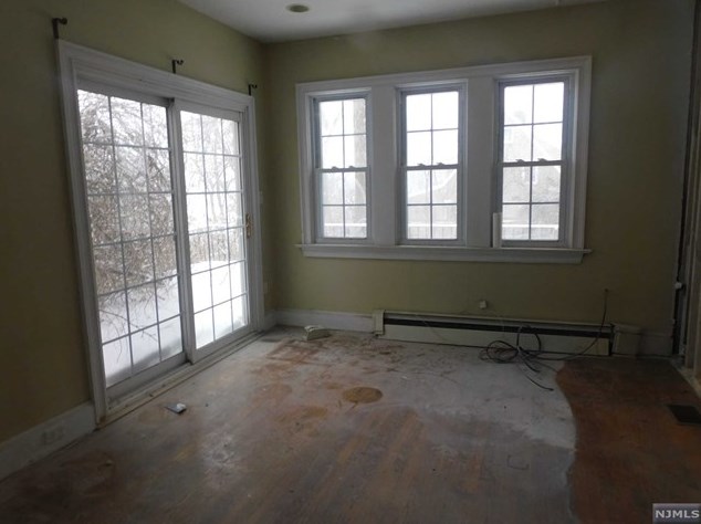 52 Burlington Rd, Tenafly NJ 07670-2502 exterior