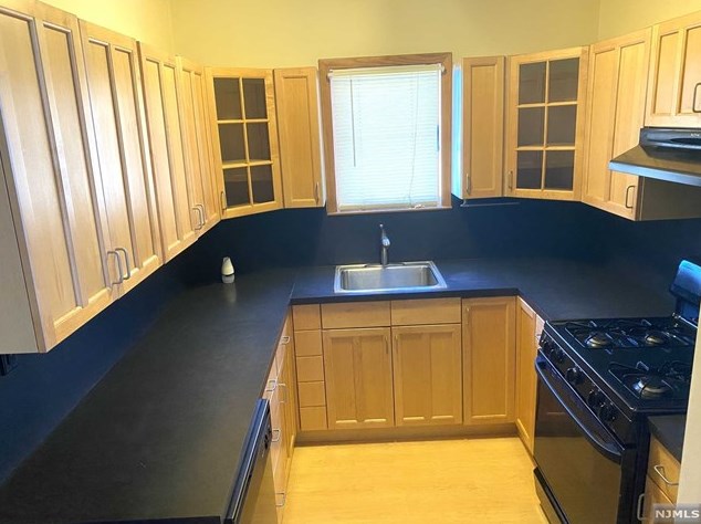 717 1st St, Lyndhurst NJ  07071-2905 exterior