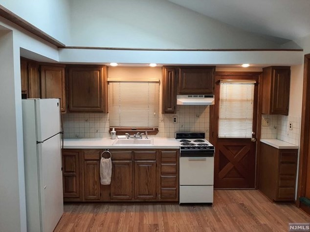 69 Greenwich St, Bergenfield NJ  07621-3601 exterior