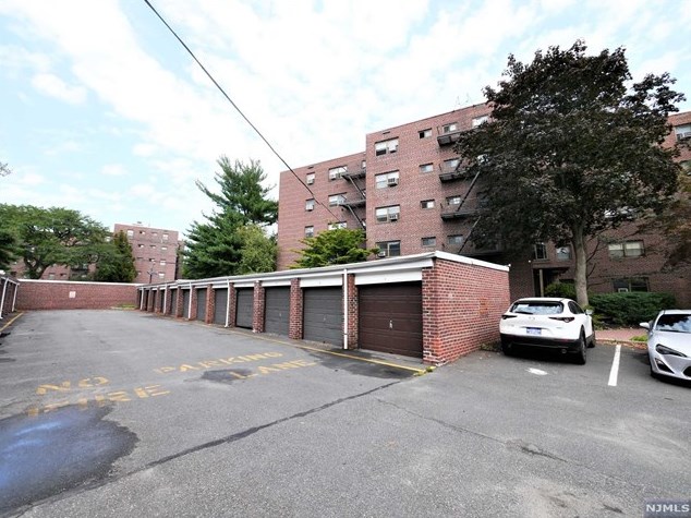 411 Park Pl, West Fort Lee NJ  07024-3702 exterior