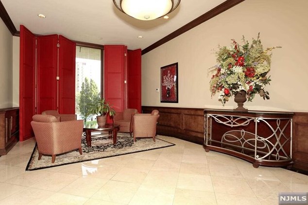 5 Horizon Rd, West Fort Lee NJ  07024-6602 exterior