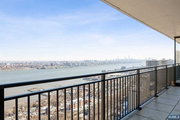 1500 Palisade Ave, West Fort Lee NJ  07024-5343 exterior