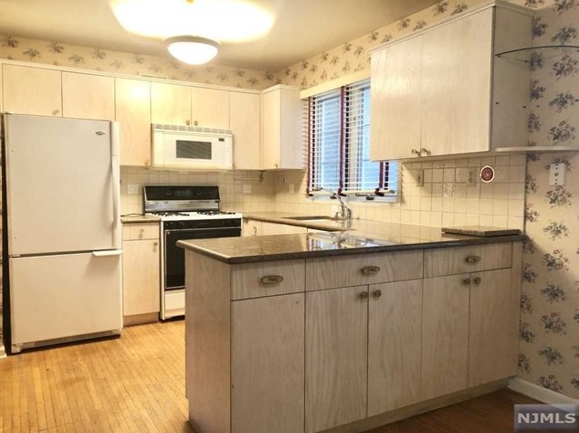 11 Tanager Ct, Wayne NJ 07470-8422 exterior