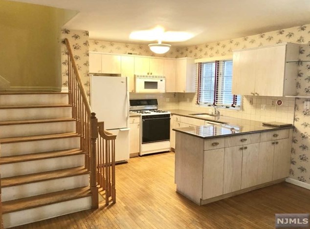 11 Tanager Ct, Wayne NJ 07470-8422 exterior