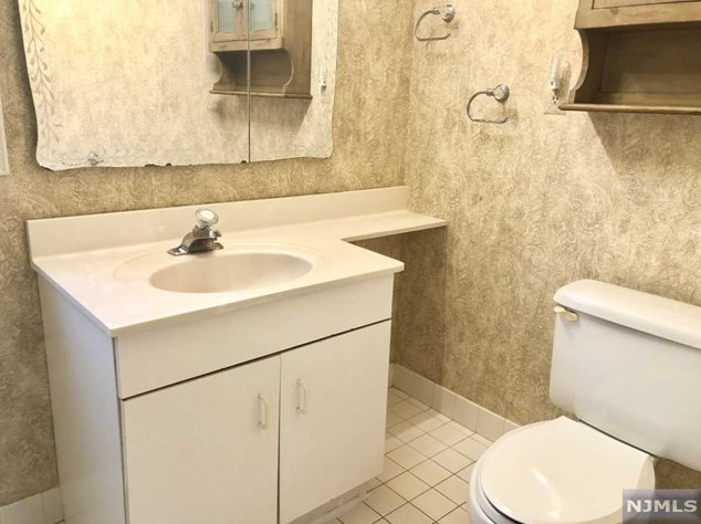 11 Tanager Ct, Wayne NJ 07470-8422 exterior