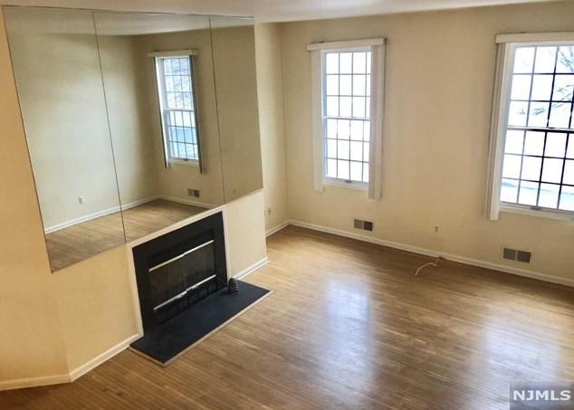 11 Tanager Ct, Wayne NJ 07470-8422 exterior