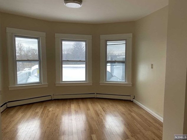 85 Midland Ave, Wallington NJ  07057-1715 exterior