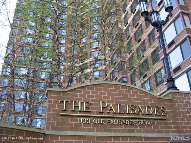 100 Old Palisade Rd, West Fort Lee NJ 07024-7064 exterior