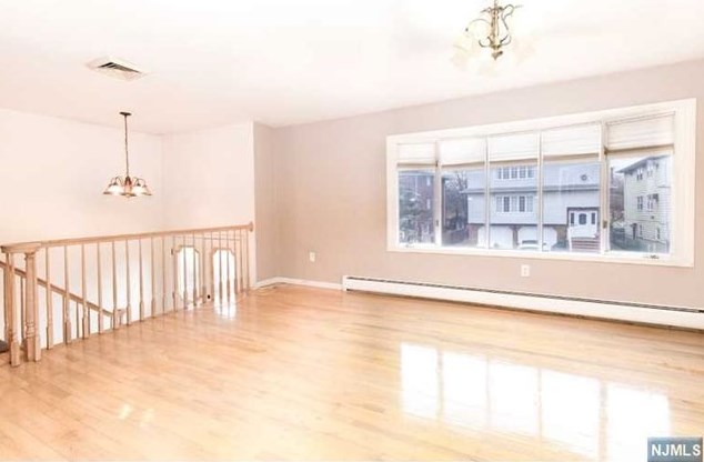294 Grace Ave, Secaucus NJ  07094-3725 exterior