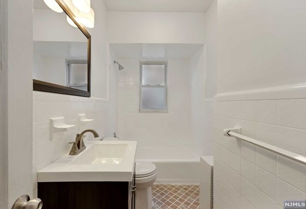 49 Brookline Ave #1, Nutley, NJ 07110