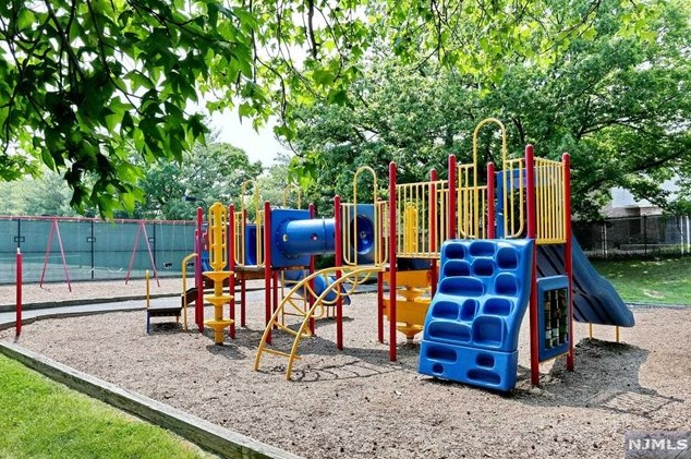 5 Horizon Rd, West Fort Lee NJ 07024-6602 exterior