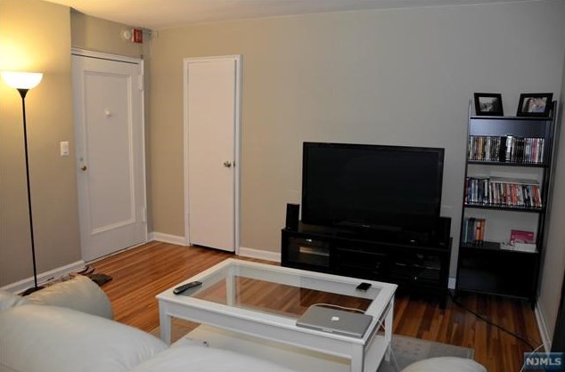 2350 Linwood Ave, West Fort Lee NJ  07024-3819 exterior