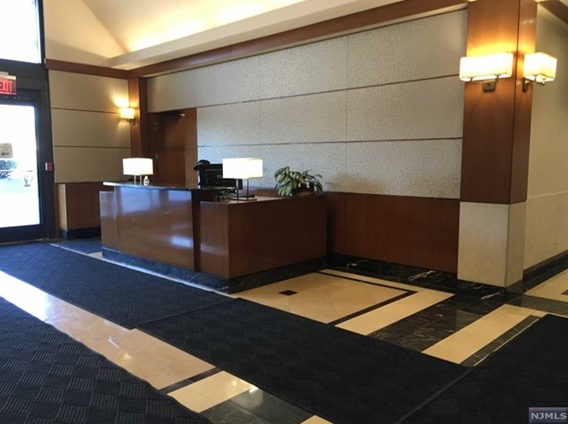 6 Horizon Rd, West Fort Lee NJ  07024-6601 exterior