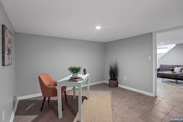 49 Clinton Park Dr, Bergenfield NJ  07621-2452 exterior