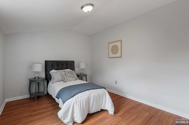 49 Clinton Park Dr, Bergenfield NJ  07621-2452 exterior