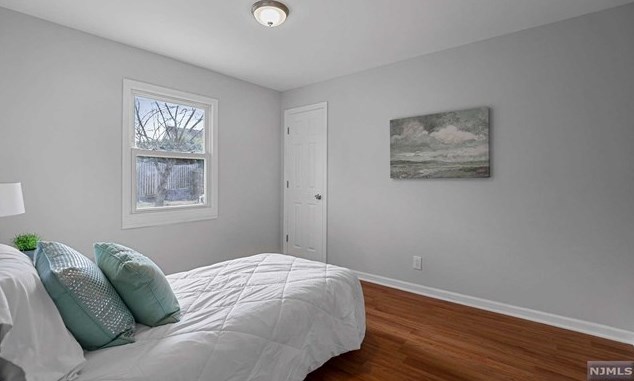 49 Clinton Park Dr, Bergenfield NJ  07621-2452 exterior