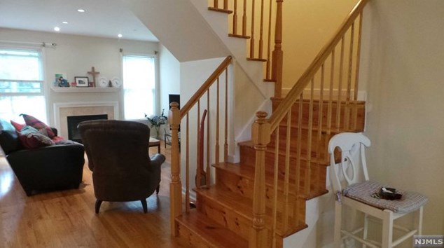 55 Foxwood Sq, Westwood NJ  07675-7359 exterior