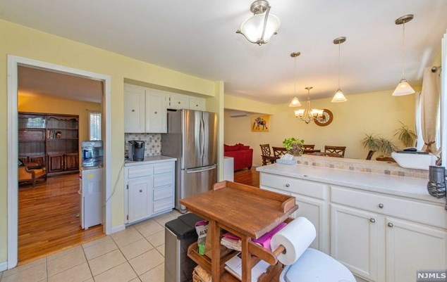 102 Glen Ave, Paramus NJ  07652-2313 exterior