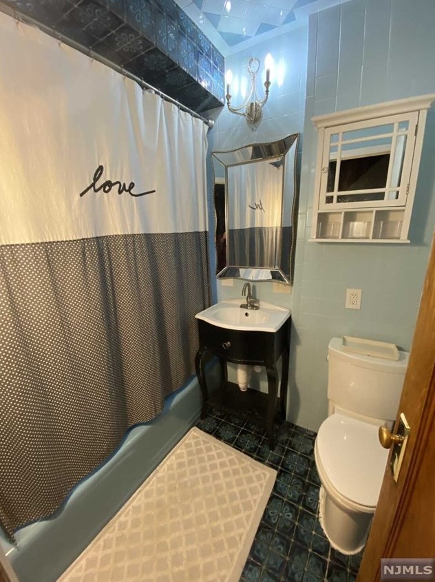 212 Wilson St, Hackensack NJ  07601-3046 exterior