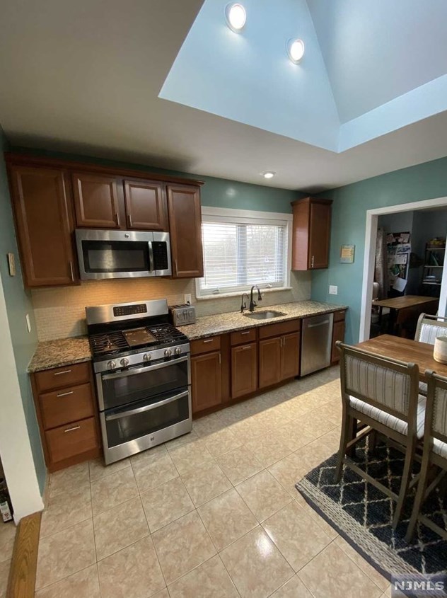 212 Wilson St, Hackensack NJ  07601-3046 exterior