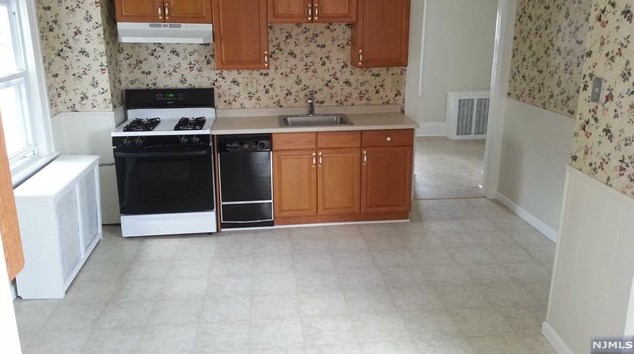 24 Zazzetti St, Waldwick NJ  07463-1619 exterior