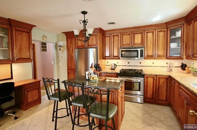 251 Wallington Ave, Wallington NJ  07057-1338 exterior