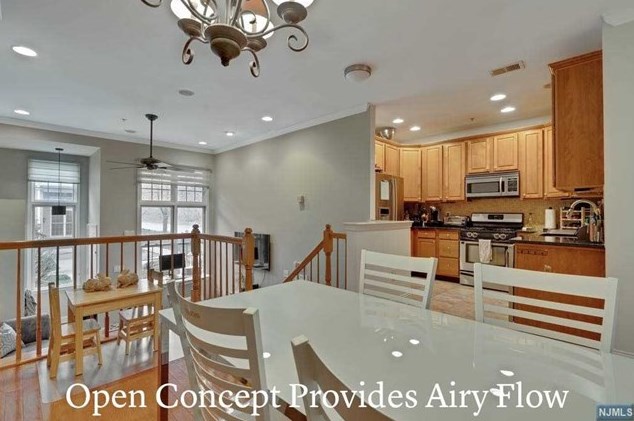 315 Midland Ct, West New York NJ  07093-8331 exterior