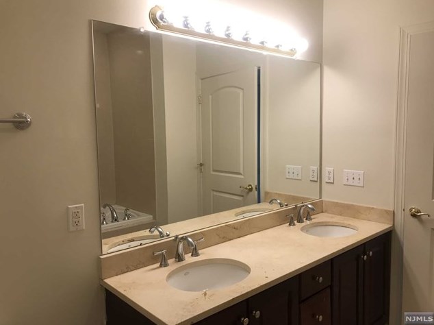 1109 Windsor Park Ct, Englewood NJ  07631-4924 exterior