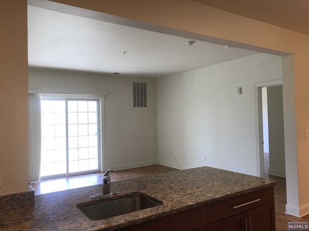 1109 Windsor Park Ct, Englewood NJ  07631-4924 exterior